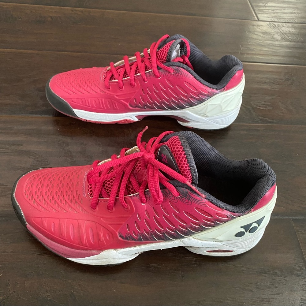 Yonex pink and white lace up badminton sneakers women’s size 9.5